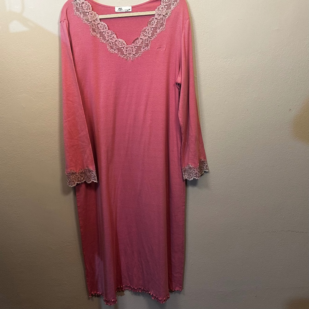 Cotton and lace pullover nightgown